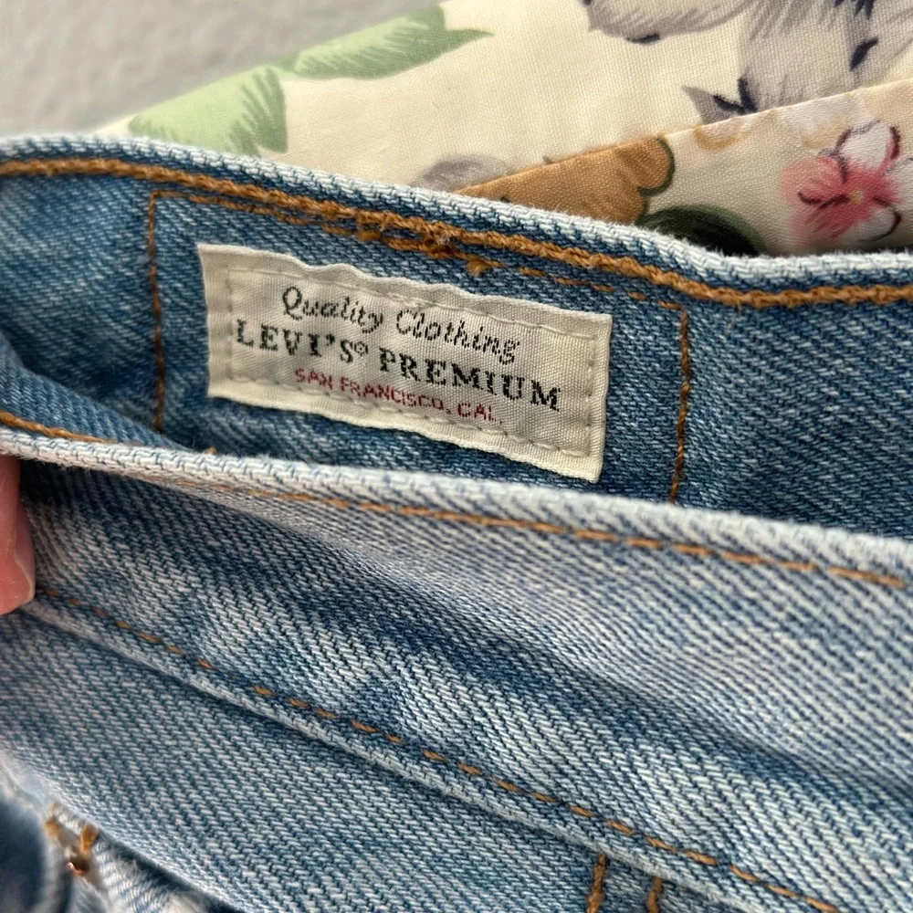 LEVI'S Premium 501 S Jeans Women's W27/L28 High Rise Ripped Distressed - Picture 3 of 11